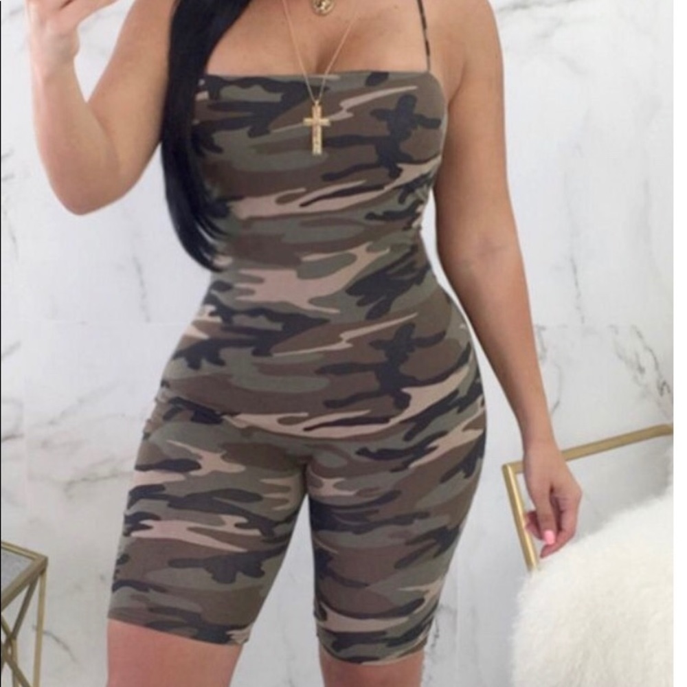 NWT- LA BANGA CAMO TANK ROMPER, SIZE MED